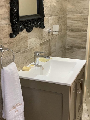 Imagen de la habitación del Hotel La Fiato Luxury Lodge. Foto 7