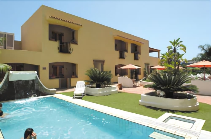 Imagen de la piscina del Hotel La Filadelfia. Foto 18