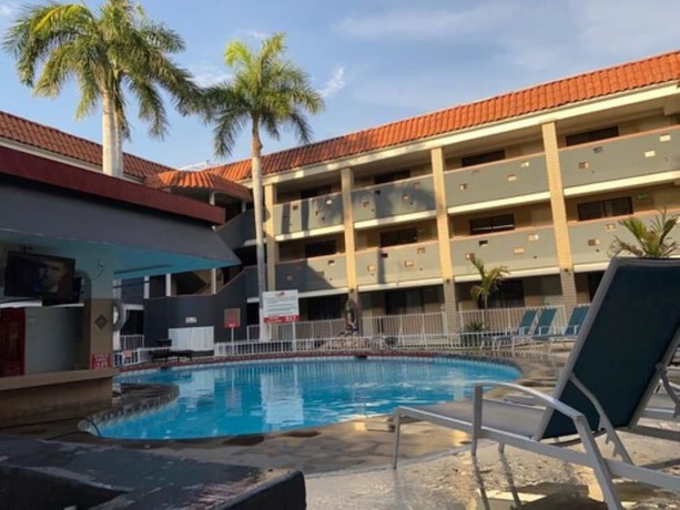 Imagen de la piscina del Hotel La Finca, Hermosillo. Foto 20