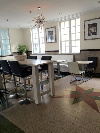 Imagen de los interiores del Hotel La Flora. Foto 13