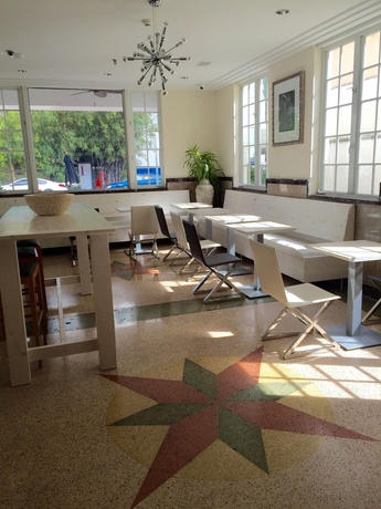 Imagen de los interiores del Hotel La Flora. Foto 14