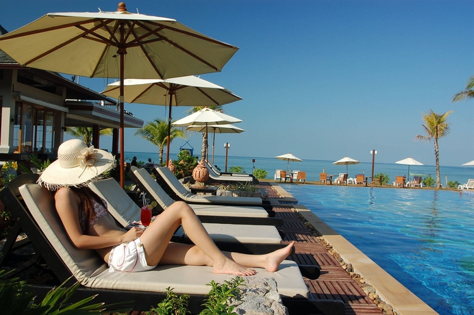 Imagen de la piscina del Hotel La Flora Khao Lak - Sha Extra Plus. Foto 12