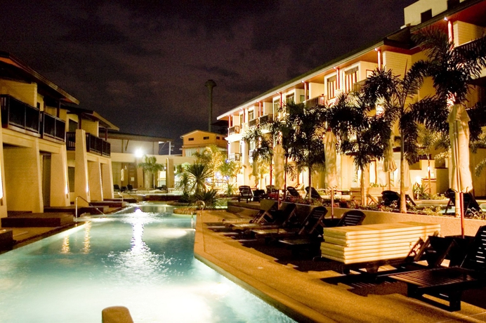 Imagen de la piscina del Hotel La Flora Khao Lak - Sha Extra Plus. Foto 13