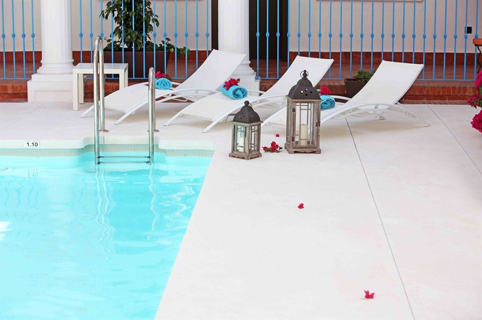 Imagen de la piscina del Hotel La Fonda, Benalmádena Pueblo. Foto 16