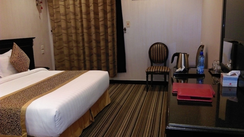 Imagen de la habitación del Hotel La Fontaine Sarat Abha Hotel. Foto 3