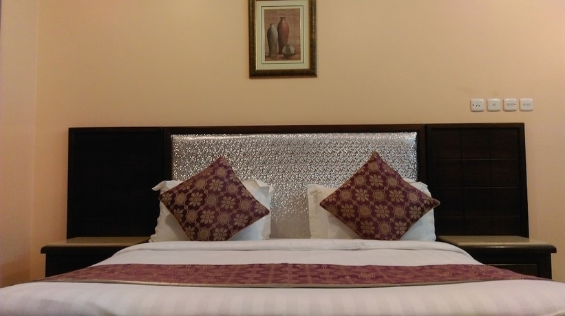 Imagen de la habitación del Hotel La Fontaine Sarat Ronas Suites. Foto 4