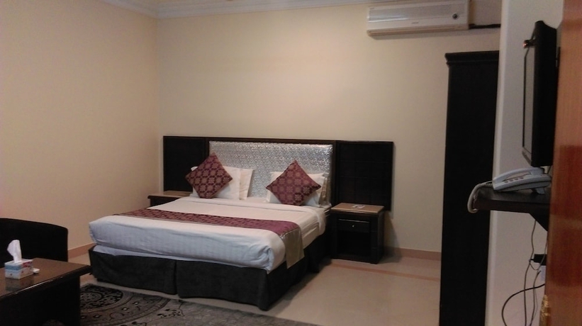 Imagen de la habitación del Hotel La Fontaine Sarat Ronas Suites. Foto 6