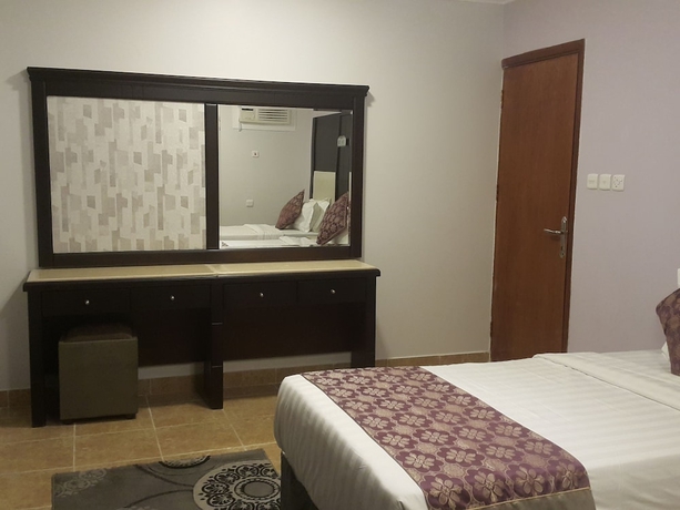 Imagen de la habitación del Hotel La Fontaine Sarat Ronas Suites. Foto 11