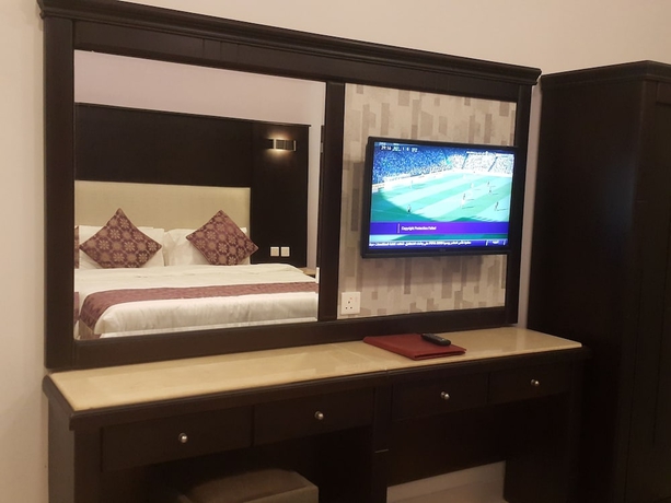 Imagen de la habitación del Hotel La Fontaine Sarat Ronas Suites. Foto 13