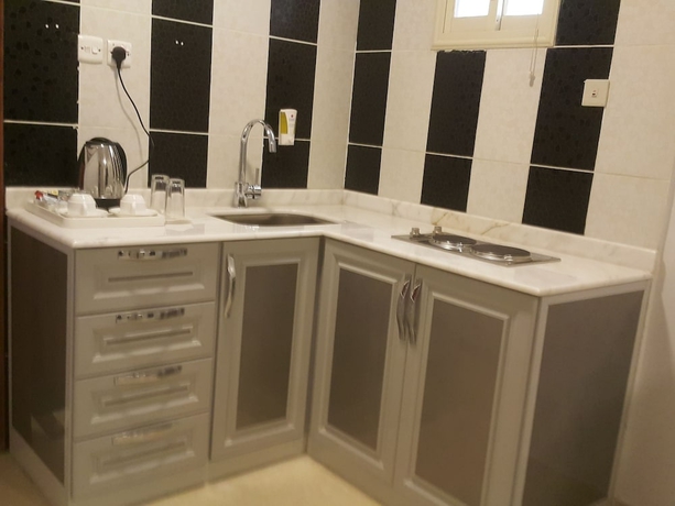 Imagen de la habitación del Hotel La Fontaine Sarat Ronas Suites. Foto 14