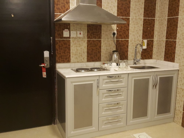 Imagen de la habitación del Hotel La Fontaine Sarat Ronas Suites. Foto 15