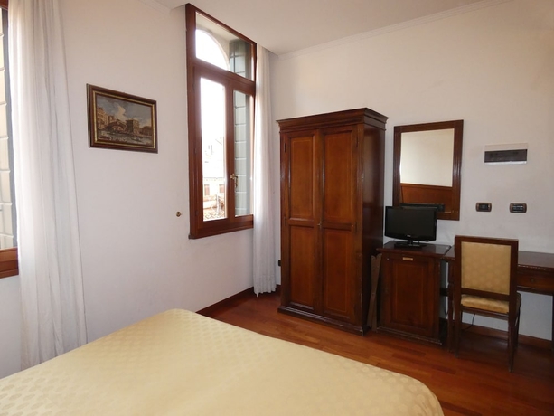 Imagen de la habitación del Hotel La Forcola. Foto 17