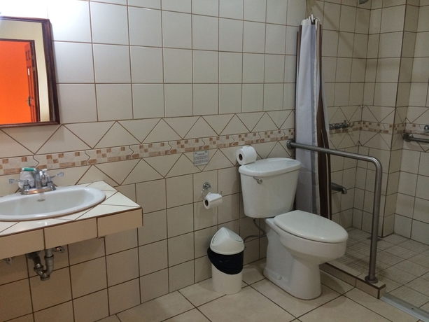 Imagen de la habitación del Hotel La Fortuna. Foto 9