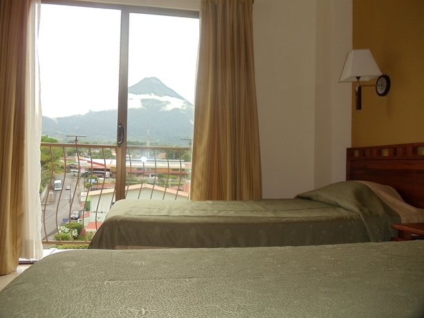 Imagen de la habitación del Hotel La Fortuna. Foto 14