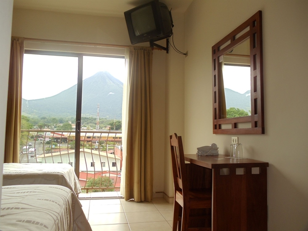 Imagen de la habitación del Hotel La Fortuna. Foto 15