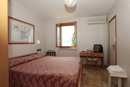 Imagen de la habitación del Hotel La Fraderiana. Foto 5