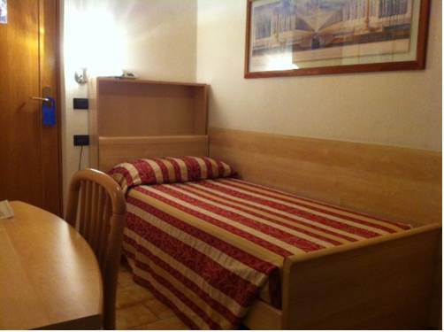 Imagen de la habitación del Hotel La Fraderiana. Foto 10