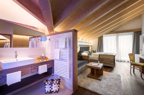 Imagen de la habitación del Hotel La Fradora - Dolomites. Foto 6