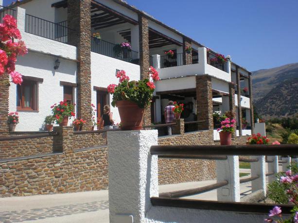 Imagen de los exteriores del Hotel La Fragua Ii. Foto 12