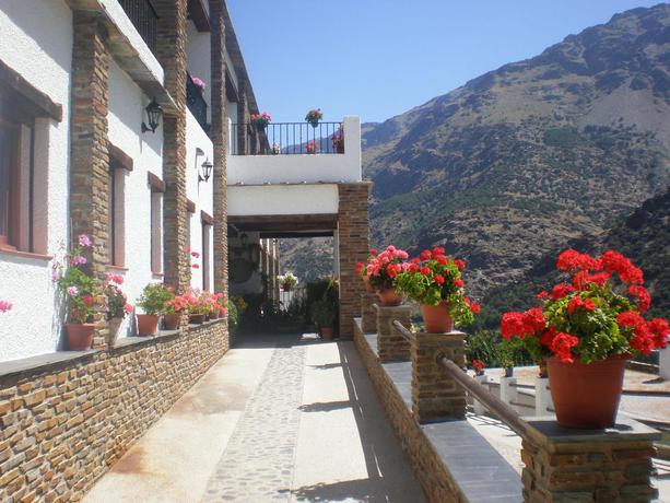 Imagen de los exteriores del Hotel La Fragua Ii. Foto 14