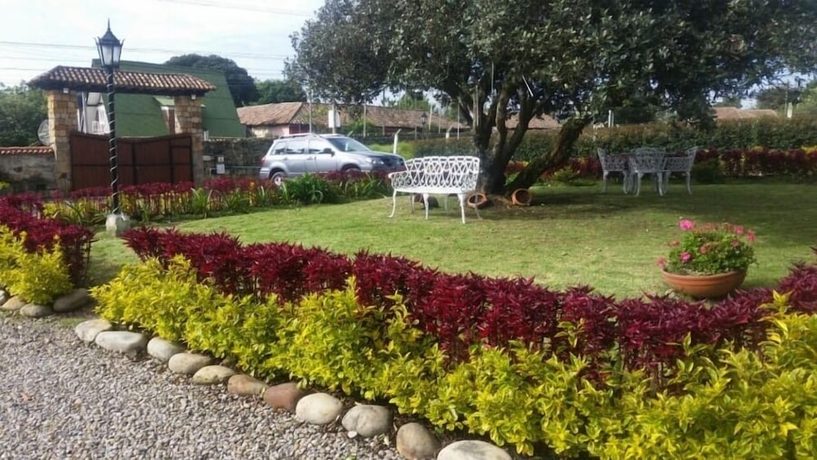 Imagen de los exteriores del Hotel La Franchesca. Foto 13