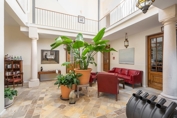 Imagen de los interiores del Hotel La Fuente De La Higuera. Foto 18