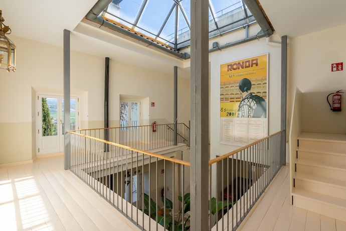 Imagen de los interiores del Hotel La Fuente De La Higuera. Foto 19