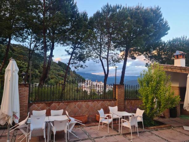 Imagen de los exteriores del Hotel La Fuentecilla. Foto 6