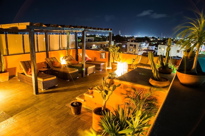 Imagen de la piscina del Hotel La Galeria By Bunik. Foto 14