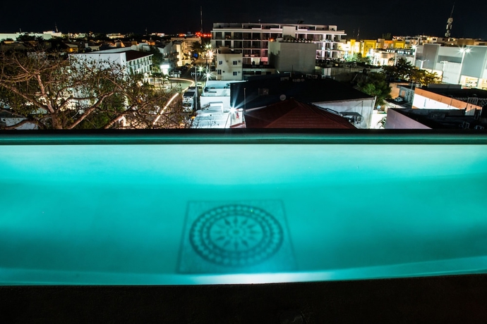 Imagen de la piscina del Hotel La Galeria By Bunik. Foto 16