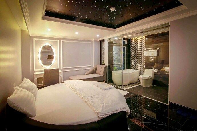 Imagen de la habitación del Hotel La Galerie Hotel. Foto 9