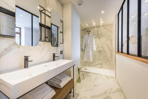 Imagen de la habitación del Hotel La Garenne. Foto 9