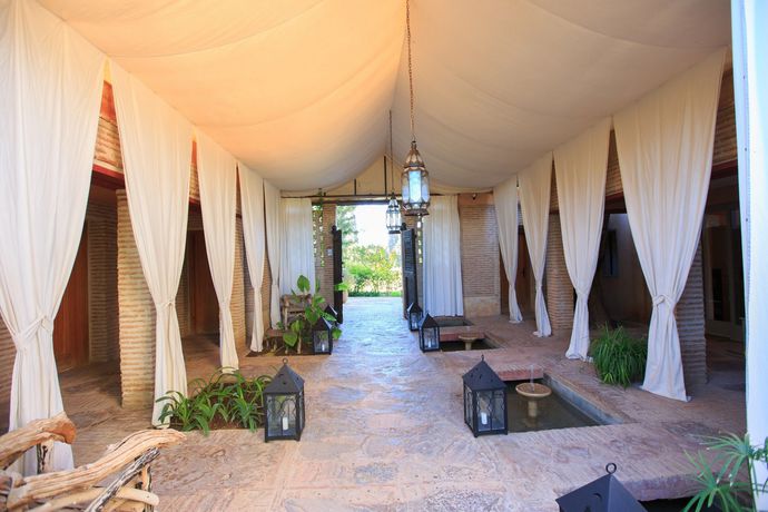 Imagen de los exteriores del Hotel La Gazelle D'or. Foto 5