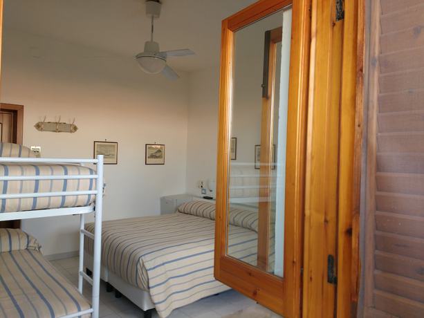 Imagen de la habitación del Hotel La Giara Vulcano. Foto 3