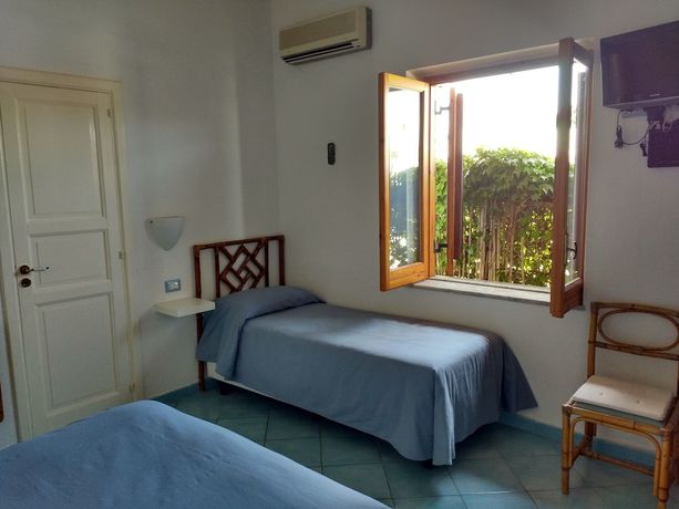 Imagen de la habitación del Hotel La Giara Vulcano. Foto 4