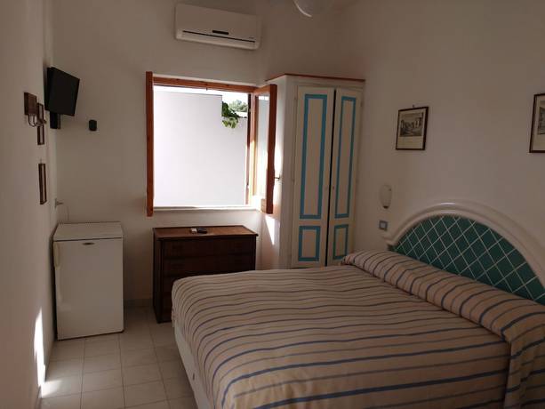 Imagen de la habitación del Hotel La Giara Vulcano. Foto 9