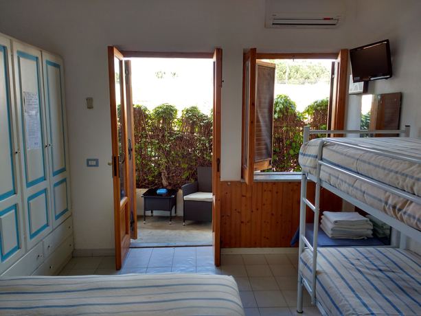 Imagen de la habitación del Hotel La Giara Vulcano. Foto 12