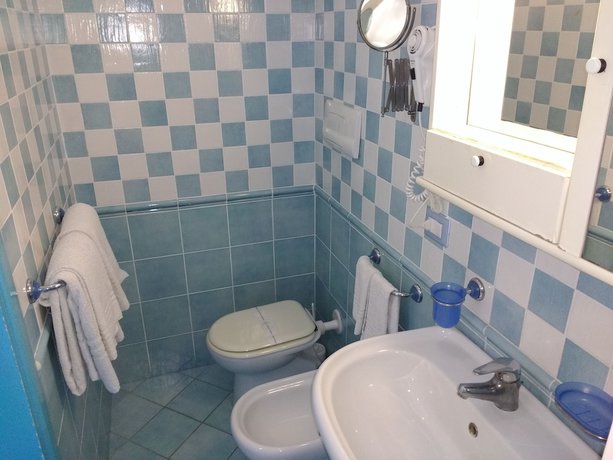 Imagen de la habitación del Hotel La Giara Vulcano. Foto 14