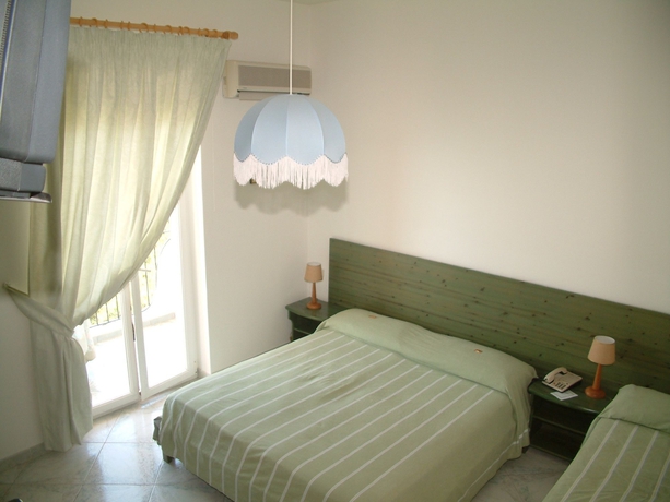 Imagen de la habitación del Hotel La Ginestra. Foto 5