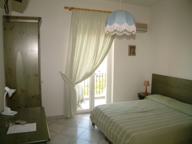 Imagen de la habitación del Hotel La Ginestra. Foto 6