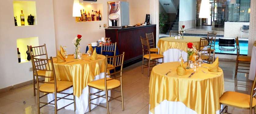 Imagen del bar/restaurante del Hotel La Giralda, Ibarra. Foto 8