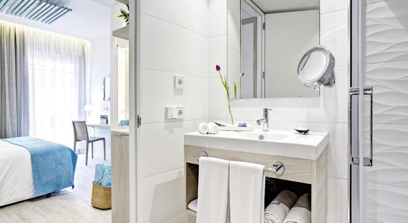 Imagen de la habitación del Hotel La Goleta De Mar - Adults Only. Foto 12