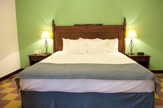 Imagen de la habitación del Hotel La Gran Francia. Foto 13