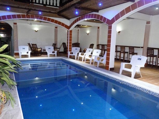 Imagen de la piscina del Hotel La Gran Sultana. Foto 18