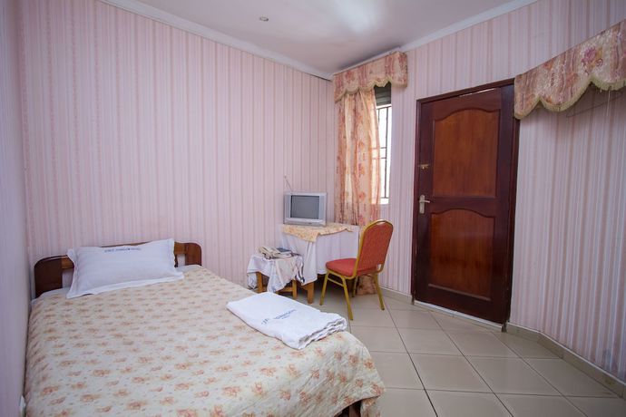 Imagen de la habitación del Hotel La Grand Chez Johnson Muyenga. Foto 17