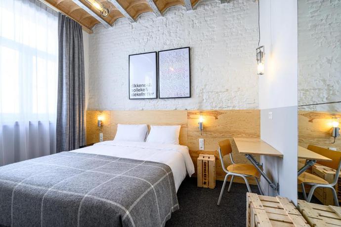 Imagen de la habitación del Hotel La Grande Cloche. Foto 8