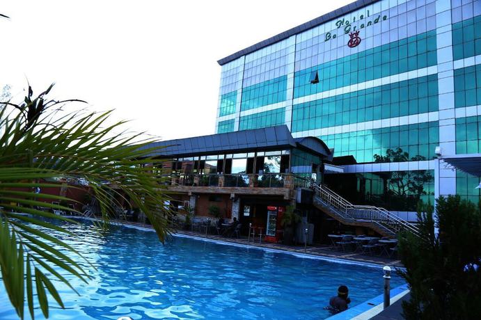 Imagen de la piscina del Hotel La Grande. Foto 19