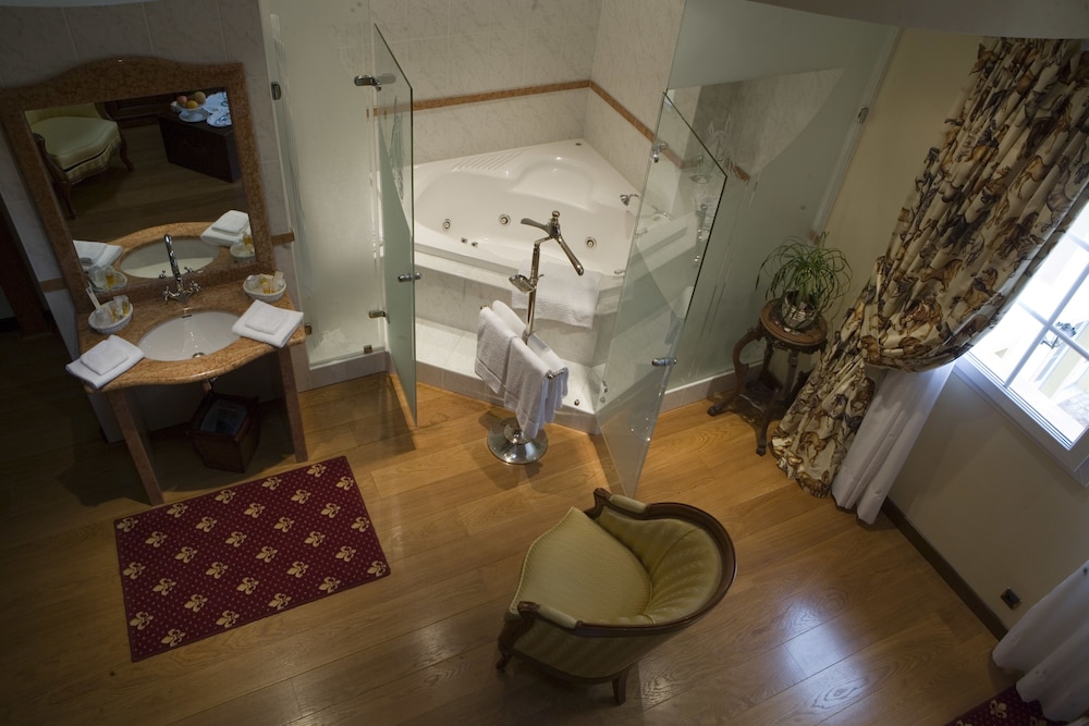 Imagen de la habitación del Hotel La Grange De Conde Chateaux Et Hotels Collection. Foto 18