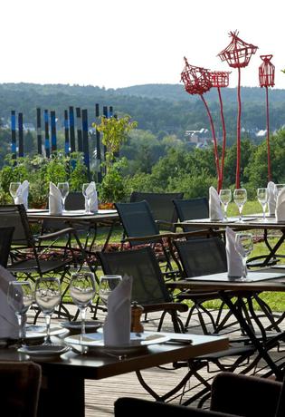 Imagen del bar/restaurante del Hotel La Gr&eacute;e Des Landes - Eco-Hotel Spa Yves Rocher. Foto 2