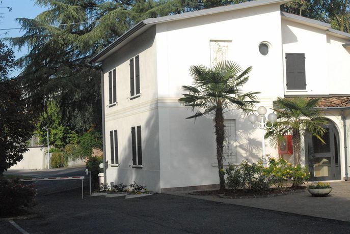 Imagen de los exteriores del Hotel La Grotta, Castiglione delle Stiviere. Foto 7